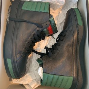 Never worn Gucci Black and green Phyton Men's Leather High-top sneakers
